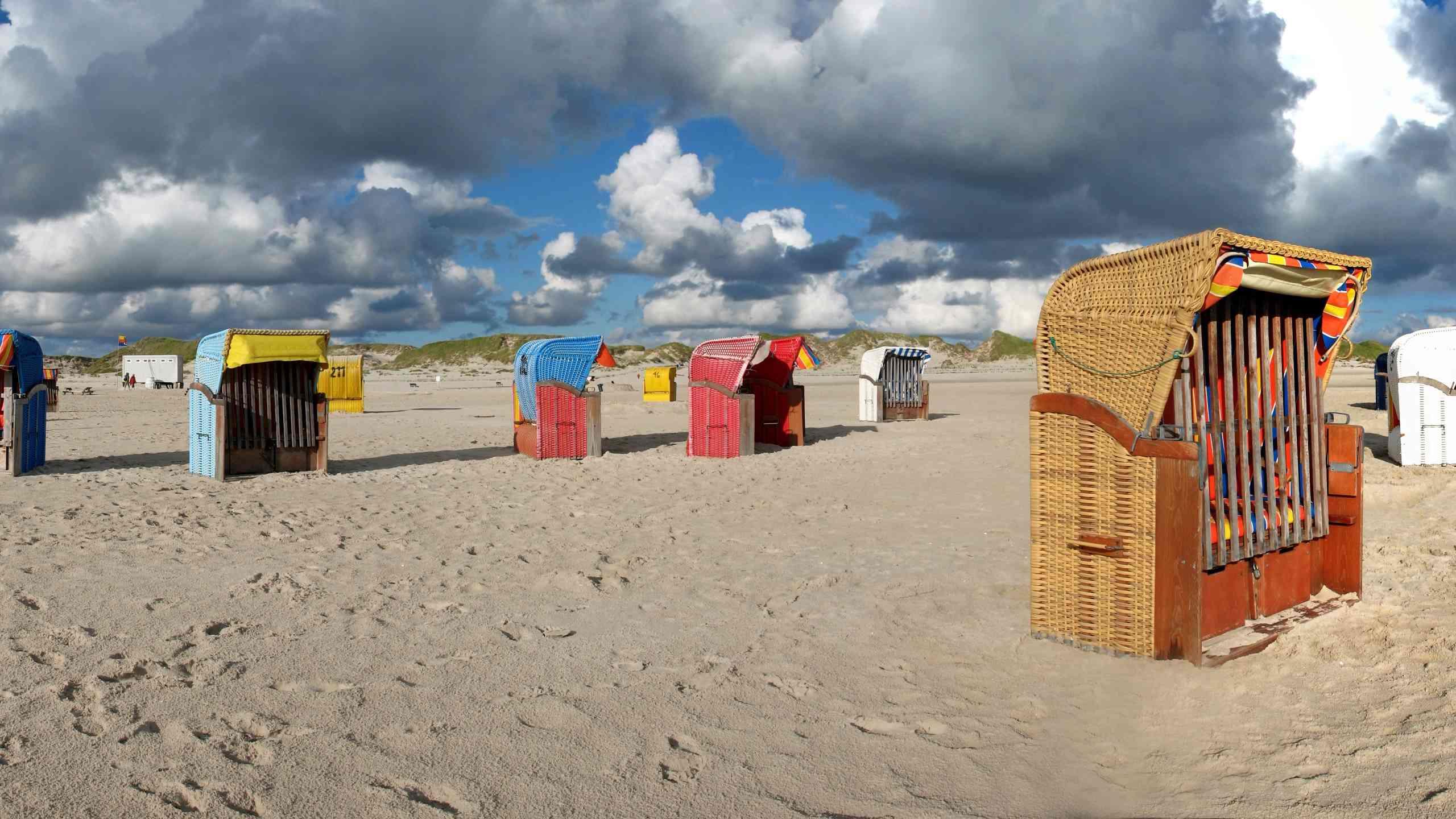 Strandkörbe am Kniepsand auf der Nordseeinsel Amrum